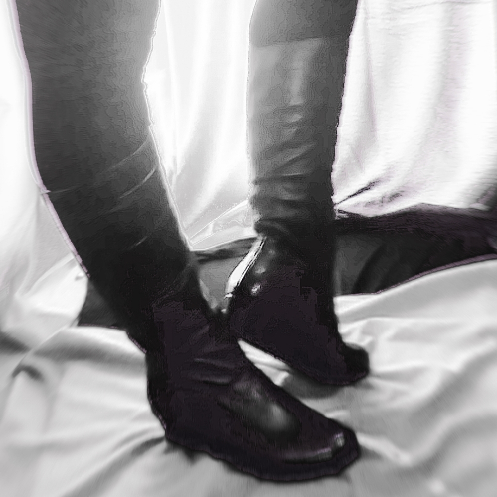 Low wedge heel boots